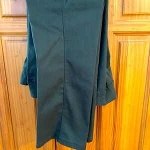 Denim and Company stretch twill pull on jeans/pants. 16 petite, olive green.